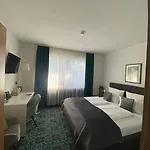 Stadthotel Geis فندق