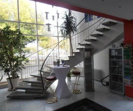 Stadthotel Geis Бад-Нойштадт-ан-дер-Зале