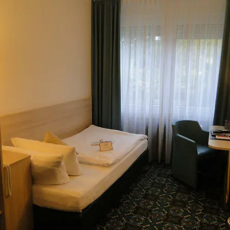 Stadthotel Geis Отель Бад-Нойштадт-ан-дер-Зале