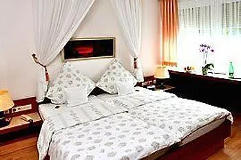 Отель Stadthotel Geis Бад-Нойштадт-ан-дер-Зале