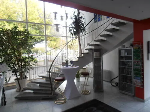 Stadthotel Geis Бад-Нойштадт-ан-дер-Зале